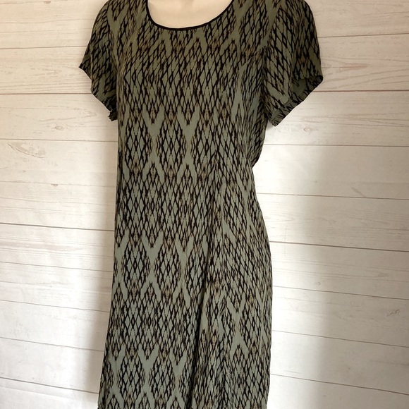 Silence + Noise Size M Moss Green Ikat Print flowy Witchy T-Shirt Rayon Dress - Picture 6 of 11